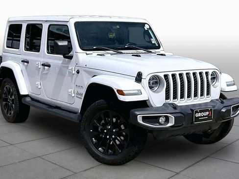 Used 2021 Jeep Wrangler Unlimited Sahara w/ Cold Weather Group AWD/4WD image 2