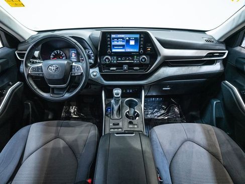 Certified 2022 Toyota Highlander LE image 14