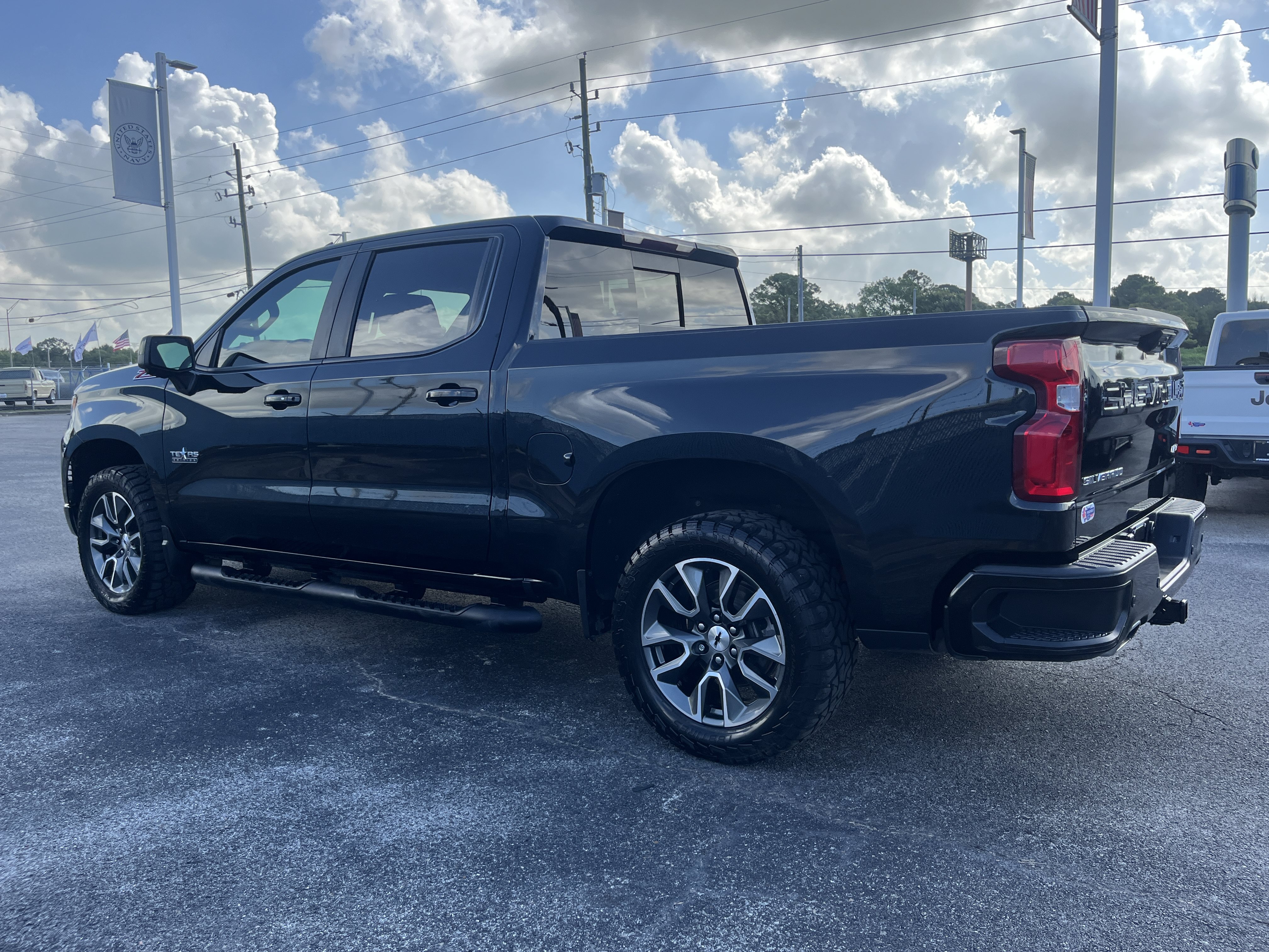 Used 2023 Chevrolet Silverado 1500 RST AWD/4WD image 6