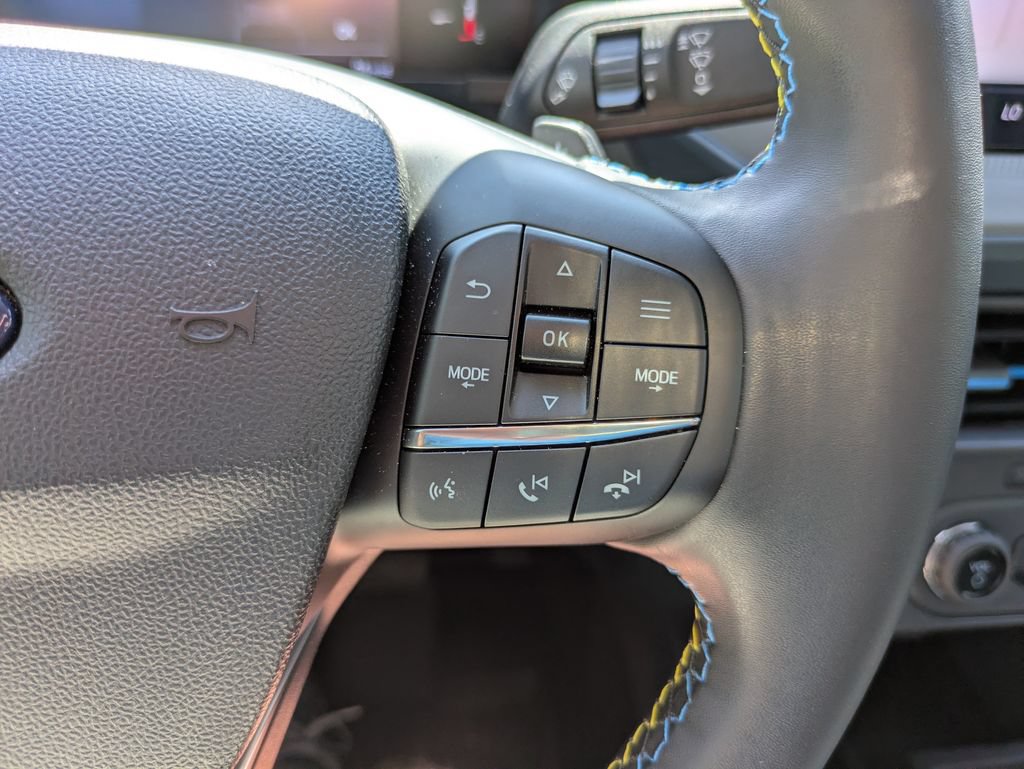 Used 2025 Ford Maverick Lobo AWD/4WD image 15