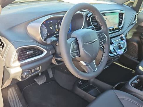 New 2026 Chrysler Pacifica Select FWD image 10