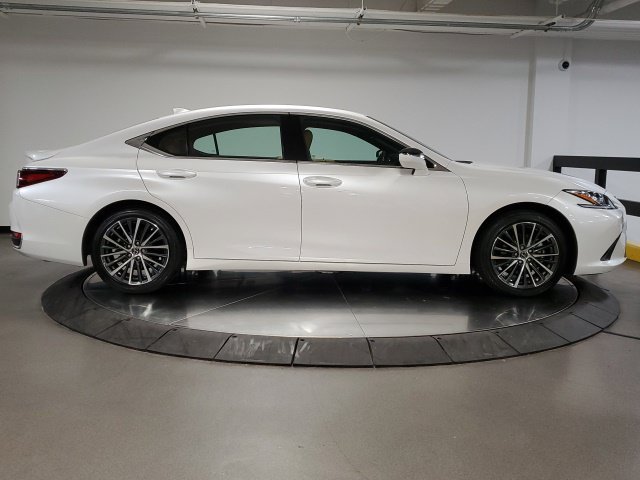 Used 2025 Lexus ES 300h w/ Premium Package FWD image 18