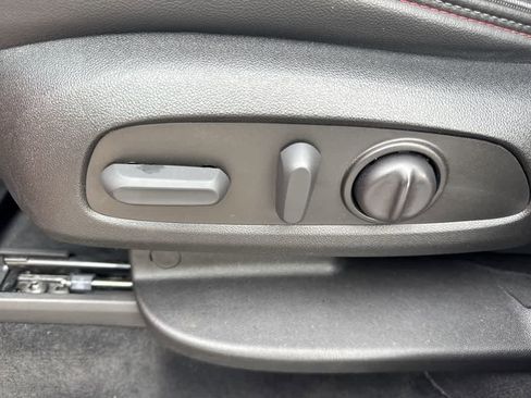 Used 2023 Chevrolet Traverse RS image 12