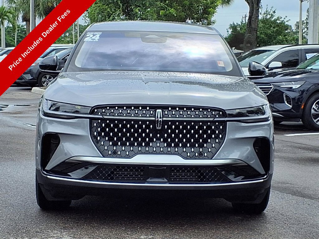 Used 2024 Lincoln Nautilus Premier AWD/4WD image 3