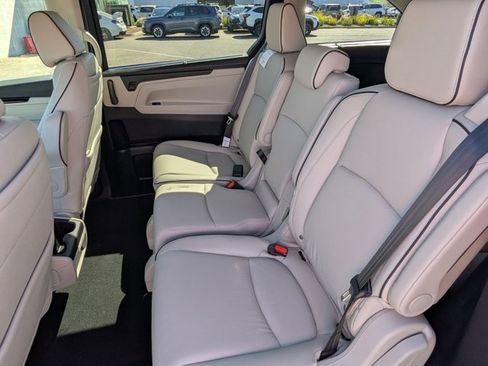 New 2026 Honda Odyssey Touring image 17