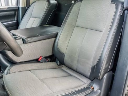 Used 2017 Nissan Titan S RWD image 19