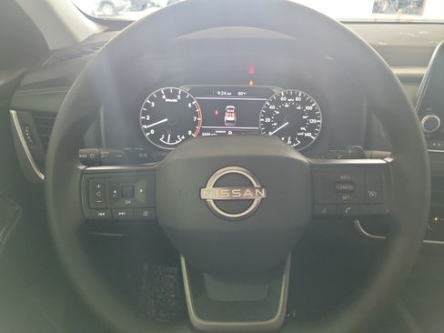 Used 2025 Nissan Rogue S FWD image 19