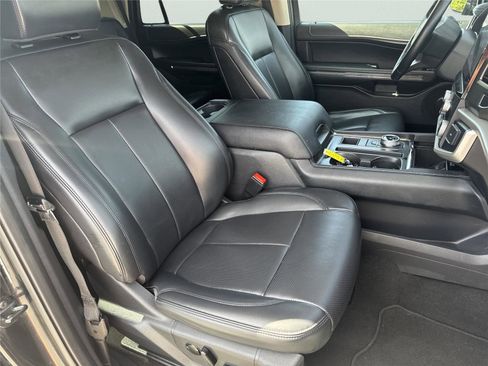 Used 2024 Ford Expedition XLT image 38