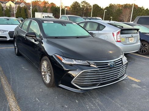 Used 2022 Toyota Avalon Limited image 4