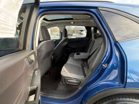 Used 2022 Ford Escape SE w/ SE Sport Appearance Package image 16