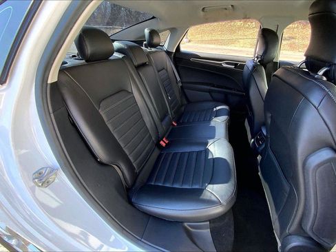 Used 2015 Ford Fusion SE w/ Equipment Group 202A image 24