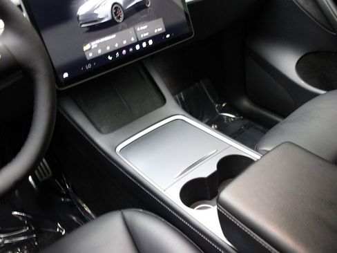 Used 2022 Tesla Model Y Performance image 33