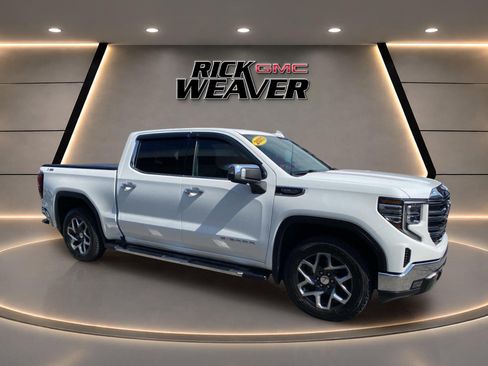 Used 2023 GMC Sierra 1500 SLT w/ SLT Premium Package AWD/4WD image 8
