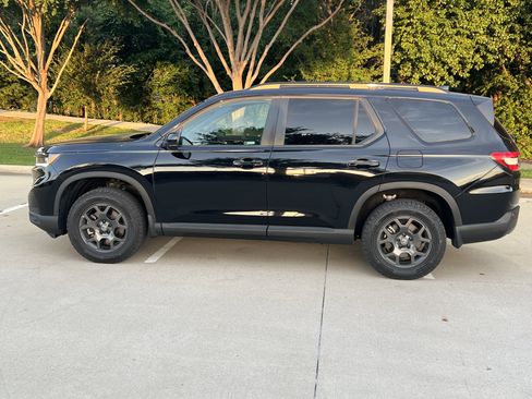 Used 2025 Honda Pilot TrailSport image 6