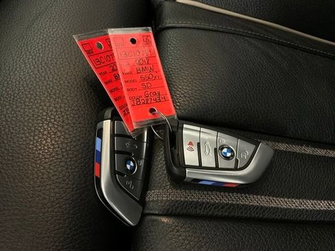 Used 2018 BMW M550i xDrive AWD/4WD image 48