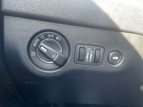 Used 2018 Chrysler 300 Limited w/ Safetytec Plus Group image 15