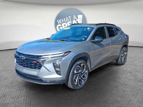 Used 2025 Chevrolet Trax RS w/ Driver Confidence Package FWD image 8
