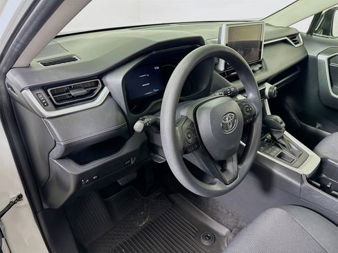 Used 2023 Toyota RAV4 XLE w/ Convenience Package image 7