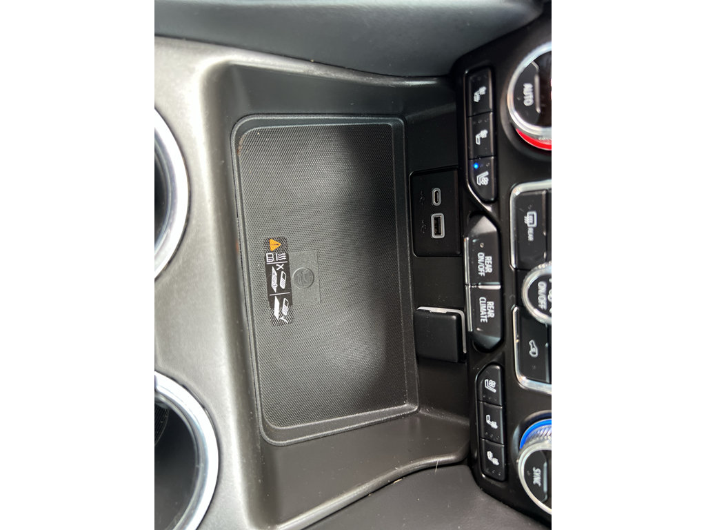 Used 2023 GMC Yukon AT4 w/ Technology Package AWD/4WD image 23
