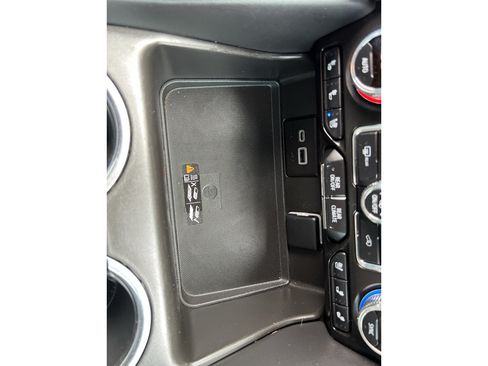 Used 2023 GMC Yukon AT4 w/ Technology Package AWD/4WD image 23