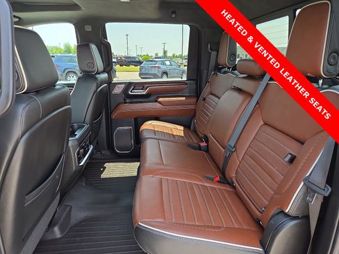 Used 2024 GMC Sierra 3500 Denali Ultimate AWD/4WD image 10