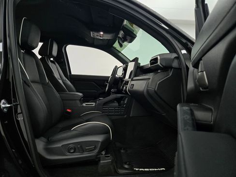 Used 2024 Toyota Tacoma TRD Off-Road w/ TRD Off Road Upgrade Package image 33