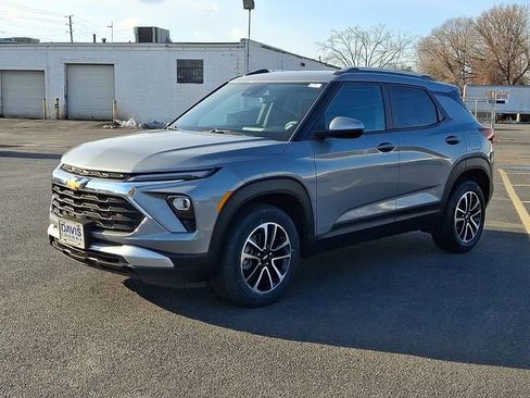 Used 2025 Chevrolet TrailBlazer LT image 3