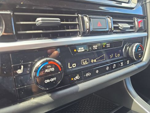 Used 2025 Nissan Pathfinder SV FWD image 20