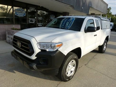 Used 2022 Toyota Tacoma SR image 2