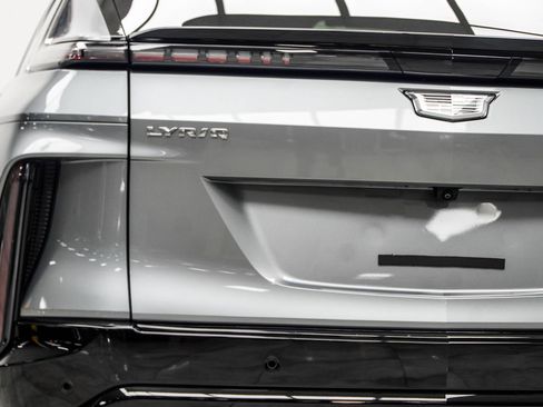 Used 2024 Cadillac Lyriq Sport RWD image 14