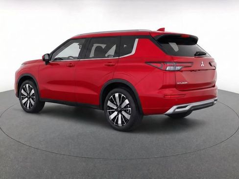 Used 2025 Mitsubishi Outlander SEL FWD image 5