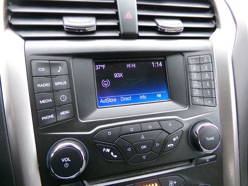 Used 2018 Ford Fusion SE image 18