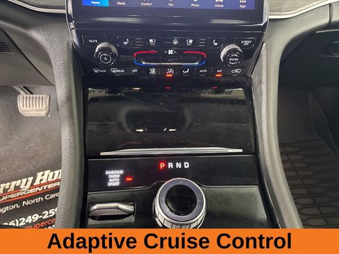 Used 2023 Jeep Grand Cherokee Limited w/ Luxury Tech Group II AWD/4WD image 18