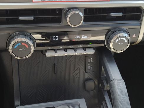 Used 2025 Toyota Tacoma TRD Off-Road image 22