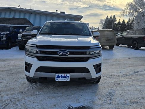 Used 2023 Ford Expedition Max XLT image 3