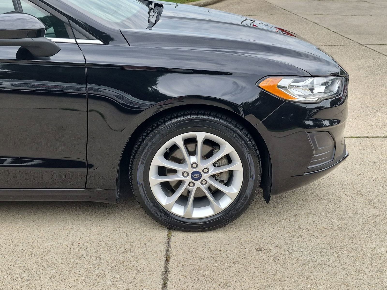 Used 2020 Ford Fusion SE FWD image 40