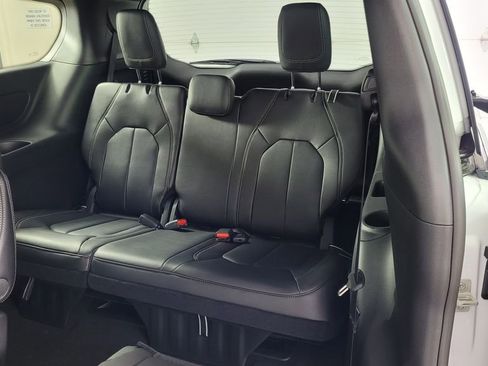 New 2026 Chrysler Pacifica Select image 32