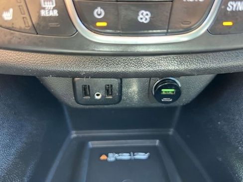 Used 2023 Chevrolet Traverse LT AWD/4WD image 32