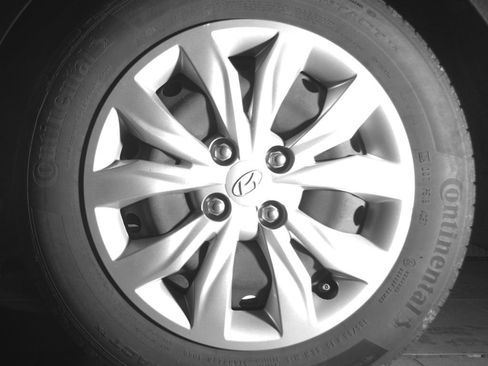 Used 2021 Hyundai Accent SE FWD image 33