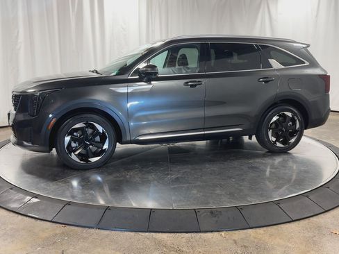 Certified 2025 Kia Sorento EX image 5
