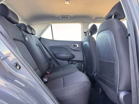 Used 2021 Hyundai Venue SE image 29