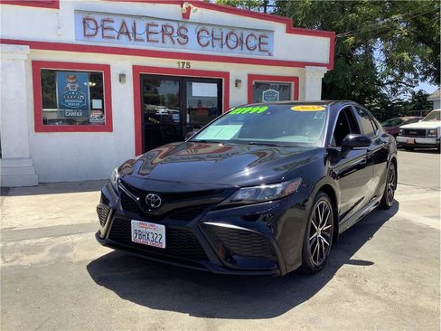 Used 2022 Toyota Camry SE w/ Convenience Package FWD image 2