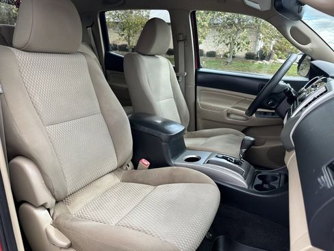 Used 2012 Toyota Tacoma PreRunner image 17