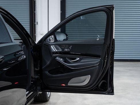 Used 2018 Mercedes-Benz Maybach S 560 4MATIC image 40