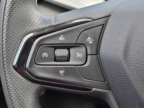 Used 2025 Chevrolet Trax LT image 19