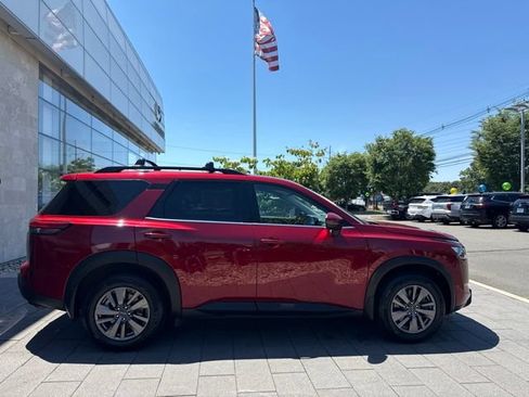 Used 2023 Nissan Pathfinder SV w/ SV Premium Package AWD/4WD image 8