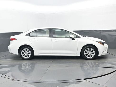 Used 2024 Toyota Corolla LE image 2