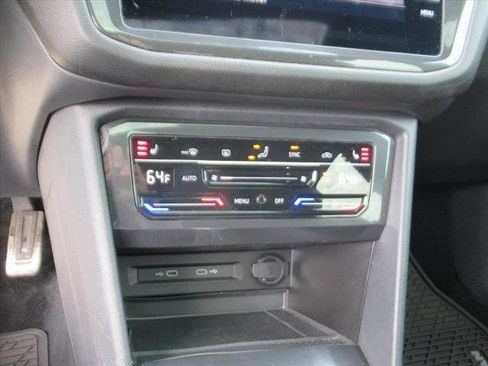 Used 2023 Volkswagen Tiguan SE R-Line image 27