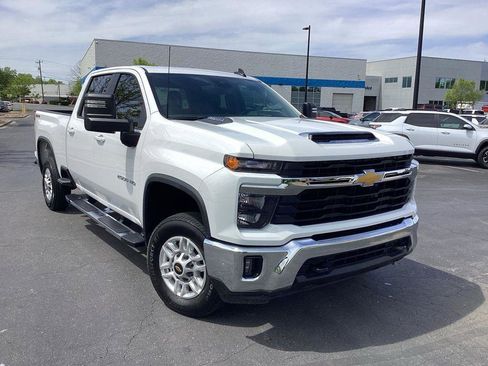 Used 2025 Chevrolet Silverado 2500 LT w/ Convenience Package AWD/4WD image 8