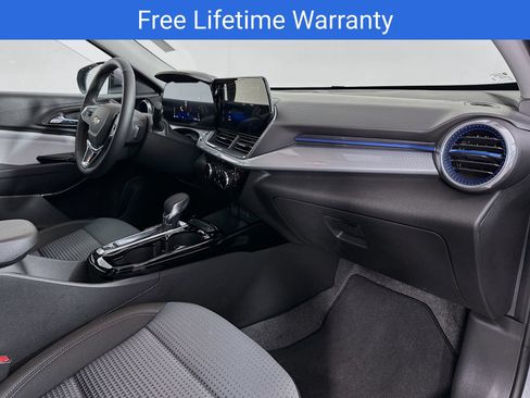 New 2025 Chevrolet Trax LT w/ Driver Confidence Package FWD image 28